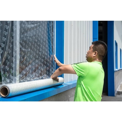 Giá tốt. Màng bảo vệ PE tự dính bằng nhựa tiết kiệm chi phí cho cửa sổ kính trực tuyến