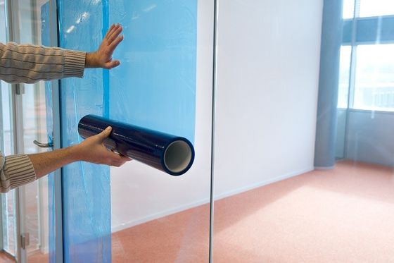 Giá tốt. Phim bảo vệ polyethylene PE bền với loại bỏ không còn dư thừa, độ dày 50 micron và chống tia UV để bảo vệ kính cửa sổ trực tuyến